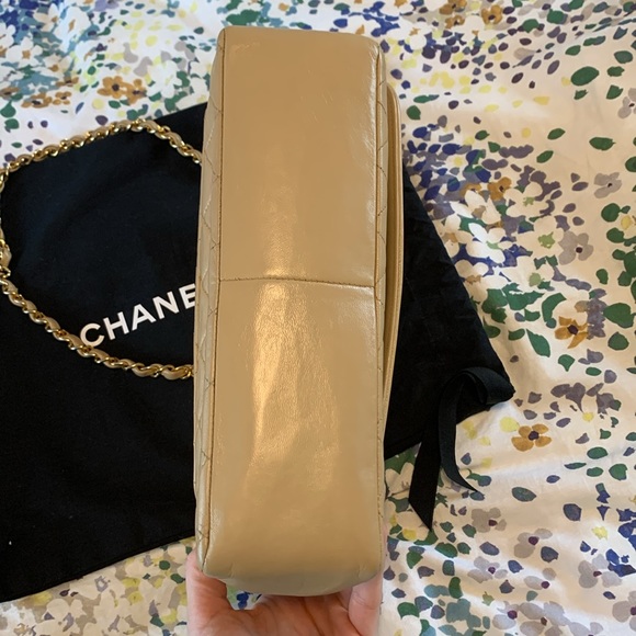 SOLD CHANEL Vintage Border Flap Medium Bag - Picture 6 of 16
